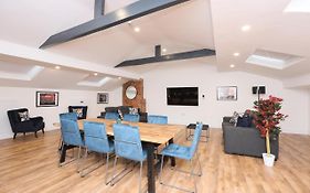 Concert Square Apartments By Happy Days